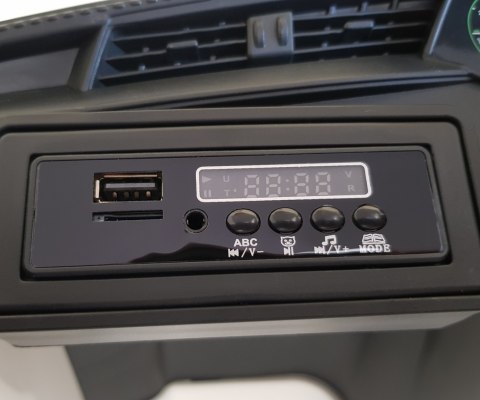 Milly Mally Pojazd na akumulator Audi E-Tron Sportback 4x4 White Milly Mally Pojazd na akumulator Audi E-Tron Sportback 4x4 White