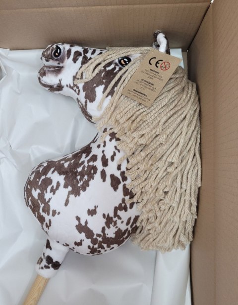Hobby Horse Duży koń na kiju Premium - tarantowaty biało-brązowy z beżową grzywą A3 Hobby Horse Duży koń na kiju Premium - tarantowaty biało-brązowy z beżową grzywą A3