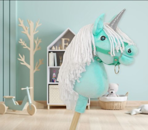 Hobby Horse Jednorożec na kiju mały miętowy z białą grzywą i srebrnym rogiem Hobby Horse Jednorożec na kiju mały miętowy z białą grzywą i srebrnym rogiem