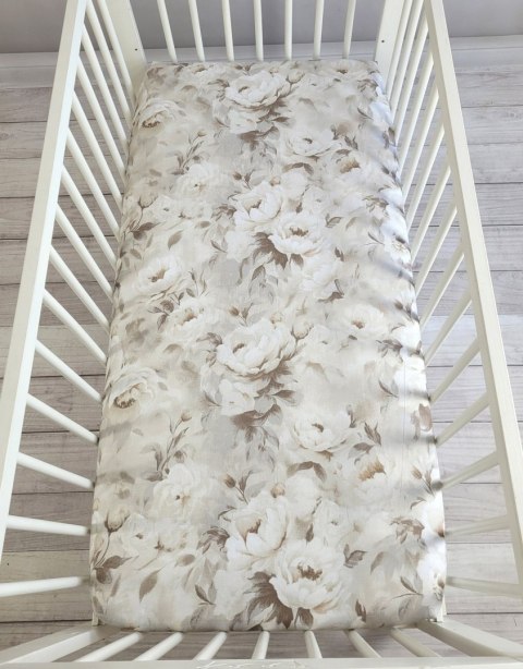 Prześcieradło bawełniane z gumką do łóżeczka 120x60 cm - peonies beige Prześcieradło bawełniane z gumką do łóżeczka 120x60 cm - peonies beige